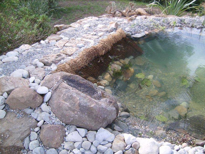 Fontaine en pierres à Grimaud - 2