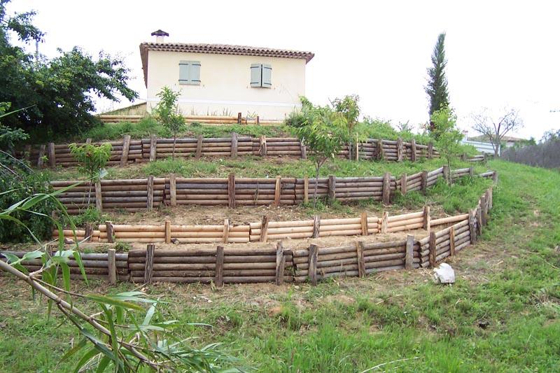 couleur nature piscine retenue terres rondins acacia