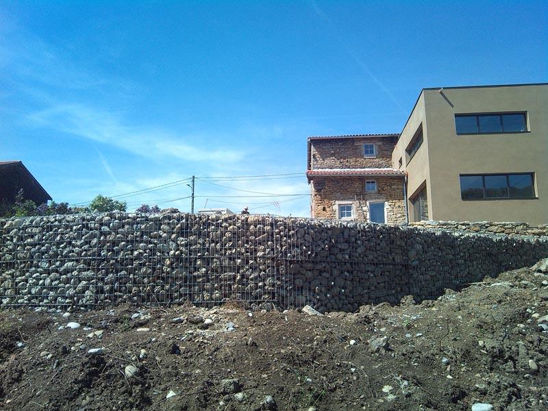 couleur nature piscine mur gabions