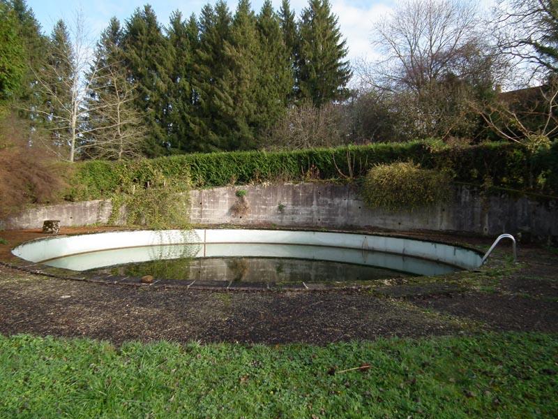 Piscine avant les travaux de rénovation