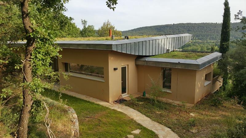 couleur nature piscine toit vegetalise sedums salernes var 83 2