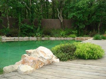 Une terrasse piscine en pin