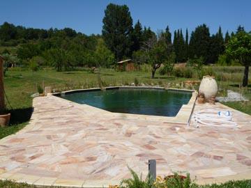 Piscine naturelle à Salernes (Haut-Var)
