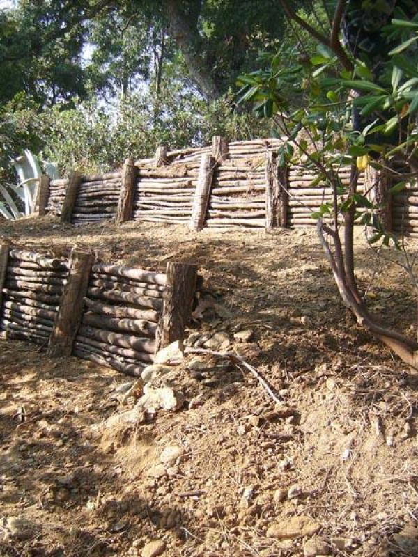 Restanques et perchettes en bois de chataigner