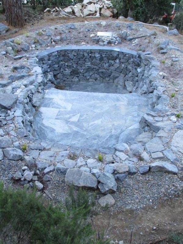 Baignoire naturelle en pierre à Saint-Tropez
