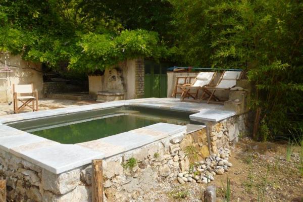 Baignoire naturelle en pierre à Lorgues